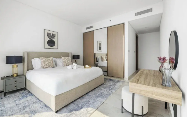 Elegant 3BR Canal & Burj Khalifa Views