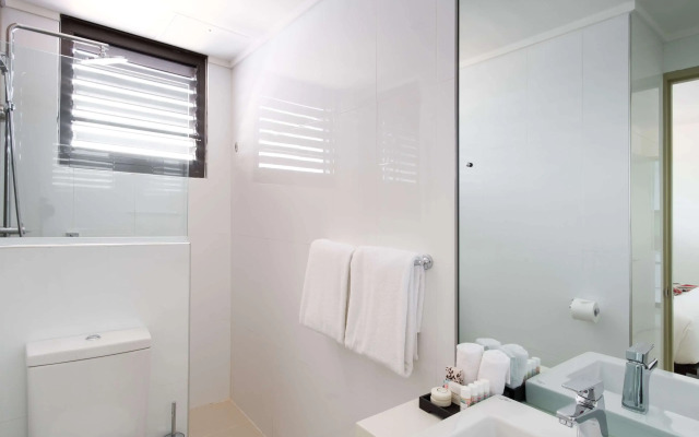 Ramada Suites by Wyndham Wailoaloa Beach Fiji Hotel