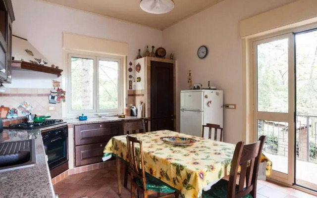 Villa sull'Etna immersa nel bosco