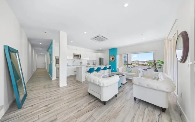 Lux Palm Beach Escape Pool Gym Prime Location