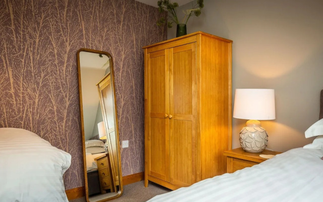 Broadleaf Lodge