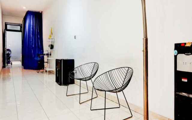OYO 90438 Mampang 34 Residence