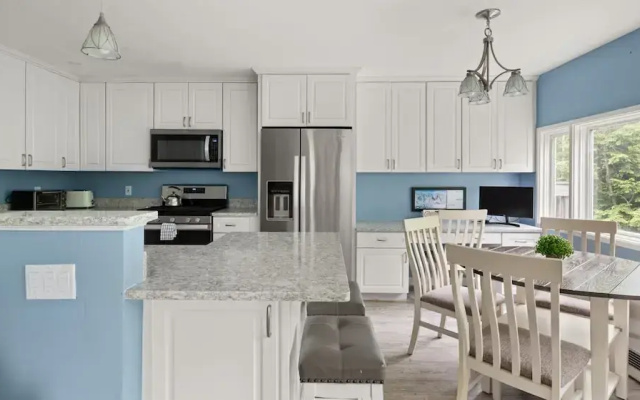 Bridges Circle 2 Bedroom Condo by RedAwning