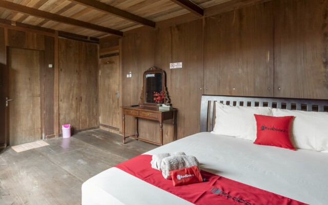 RedDoorz @ Omah Kayu Homestay