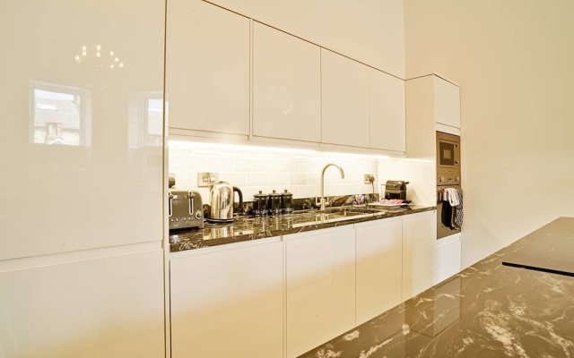 Luxury George Street Apartments: Edinburgh Suite