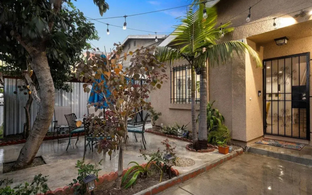 The Avalon - Modern Colorful w Private Parking