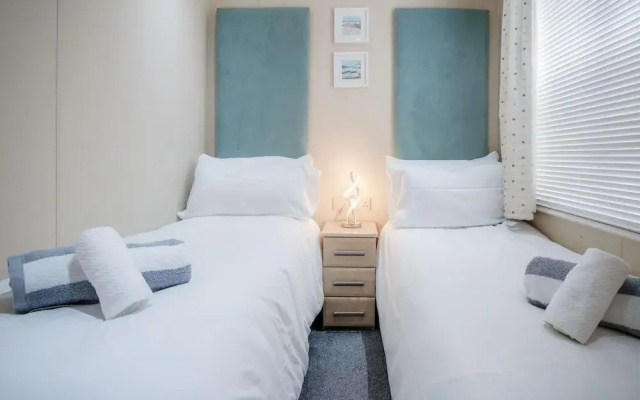 1 Manor Lodge - 3 Bedroom Lodge - Pendine