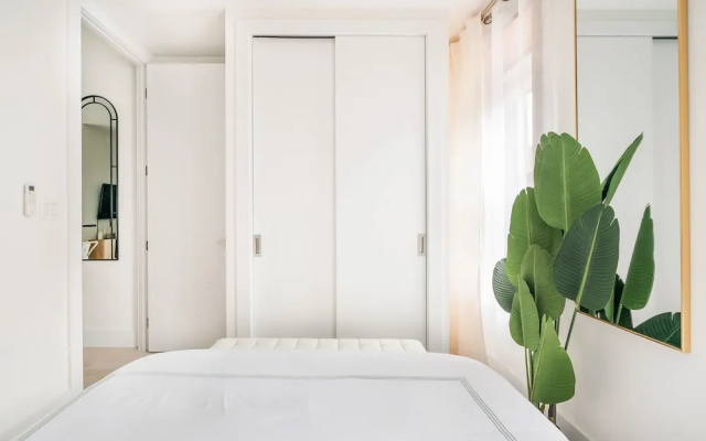 48-4fe 2BR Prime Midtown West
