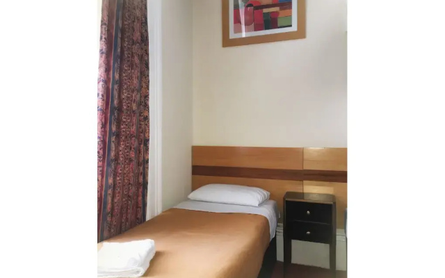Palace Court Hotel