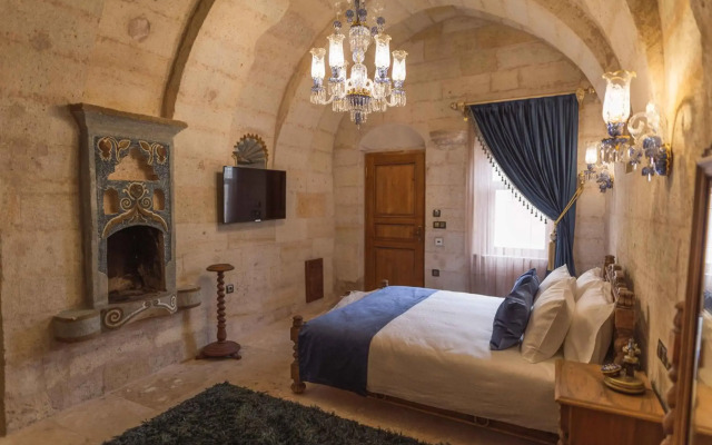 Solo Cave Suites