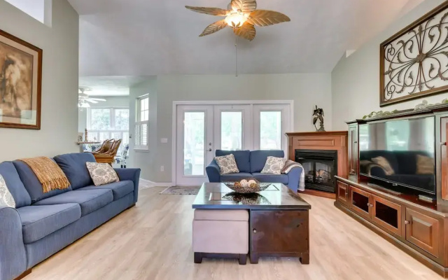 4 Mi to Beach: Navarre Retreat w/ Screened Porch!