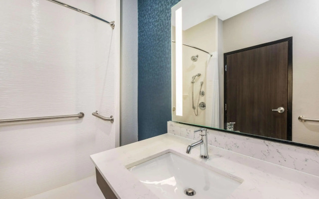 La Quinta Inn & Suites by Wyndham Galveston West Seawall