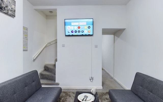 Lovely! 2-bed House Located in Soke - on - Trent