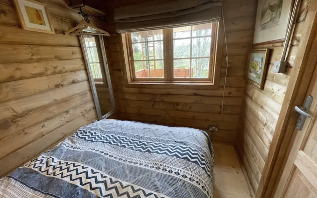 Retro Lodge nr Dartoor With hot tub & opt Sauna
