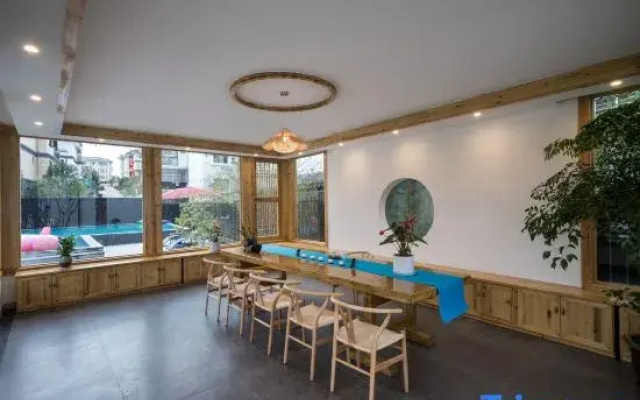 Yishan Suixi Mountain House