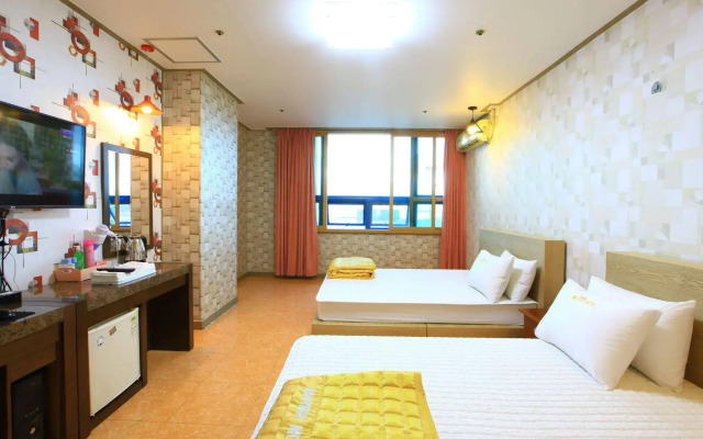 Marina Motel