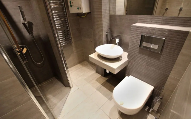 Rainbow Apartments 3