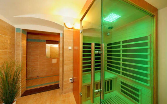 Palace Club