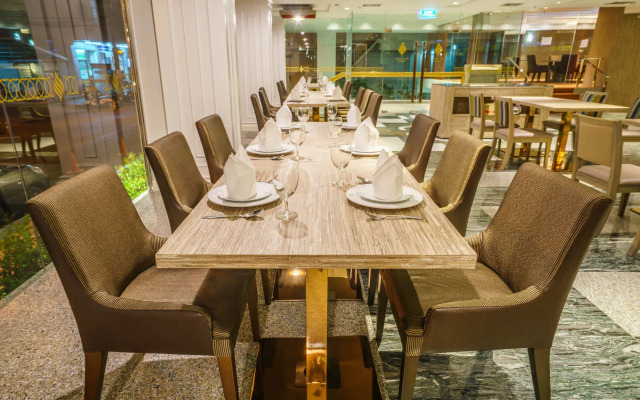 New Season Square Hotel