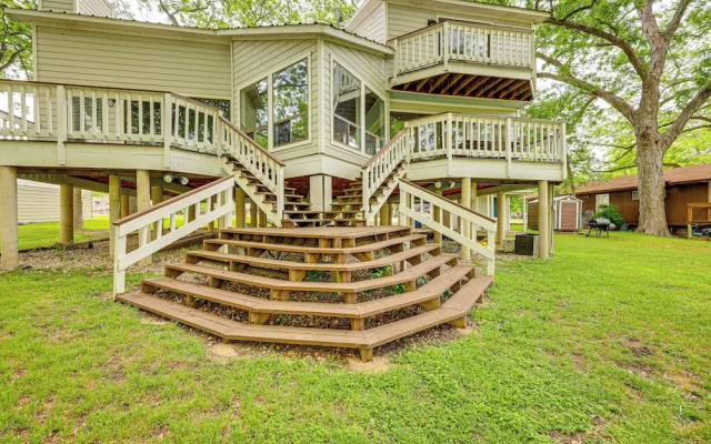 Waterfront Seguin Lake House Near Downtown