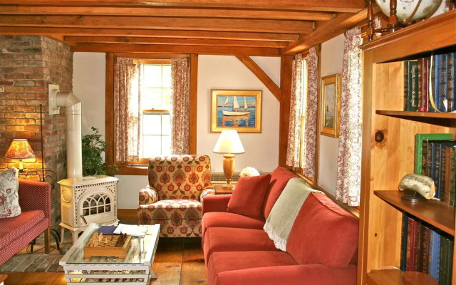 Seven Sea Street Inn