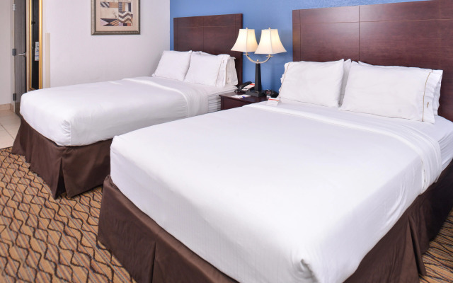 Holiday Inn Express & Suites Central Omaha by IHG
