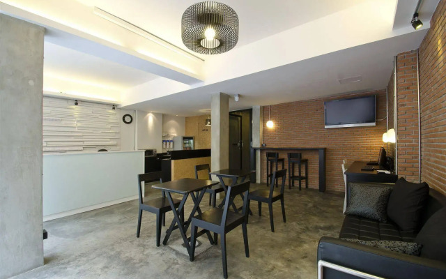 DI Place Hotel