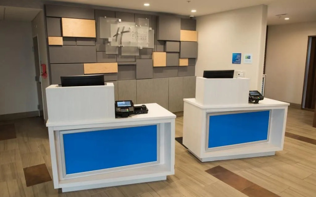 Holiday Inn Express & Suites Dayton Southwest by IHG