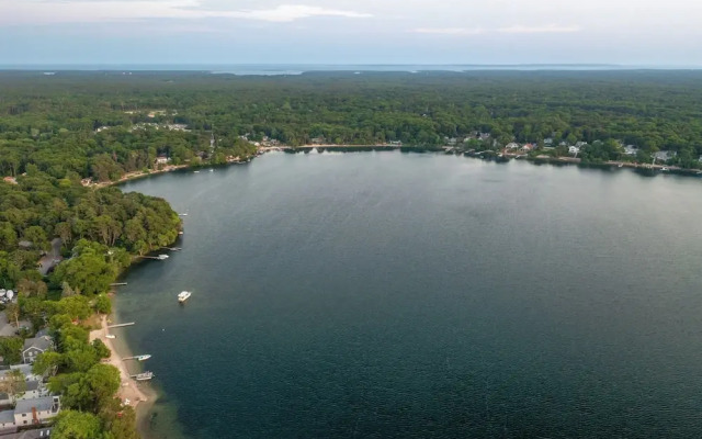 Private Pool & Screened Deck: Mashpee Home!