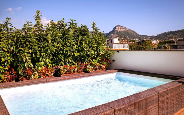 Luxury Apartment with Penthouse and Pool