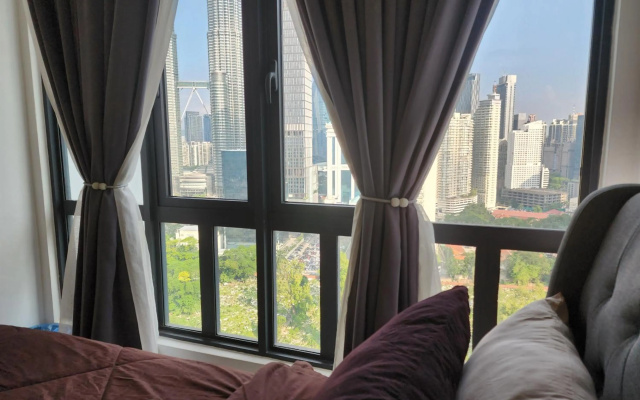 KLCC Legasi Kg Bharu muslim homestay facing unblock view and walking distance to Twin Tower, LRT train next to building – Guest Rooms – Kuala Lumpur