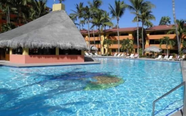 Marina Sol Condo with Jacuzzi, Easy Walk to Beach by RedAwning