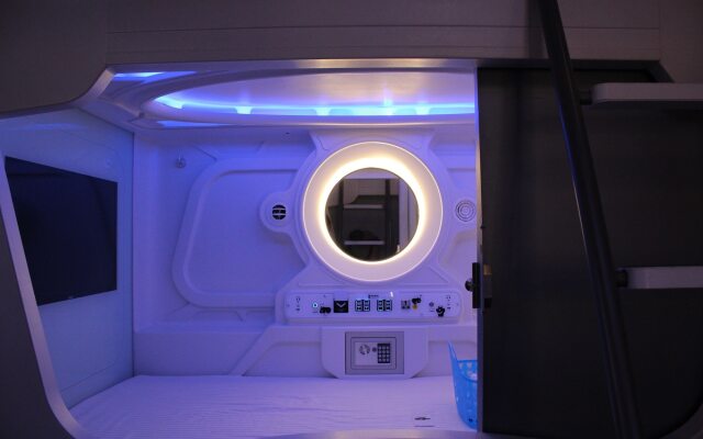 Heybear Capsule Hotel