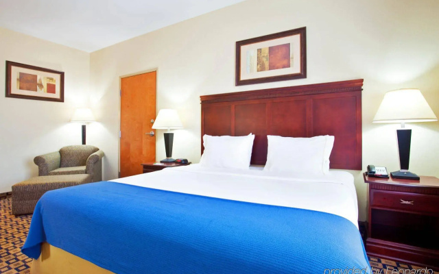 Holiday Inn Express & Suites Waukegan by IHG