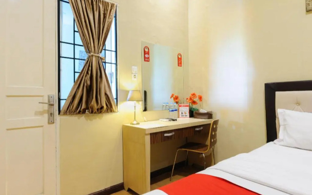 RedDoorz Plus near Universitas Sumatera Utara