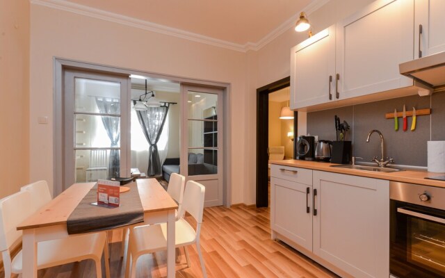 FM Premium 2-BDR Apartment - Charming Murphy Str