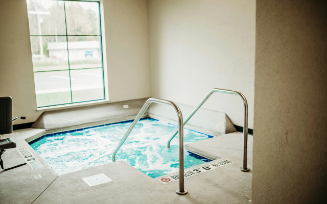 Cobblestone Hotel & Suites - International Falls