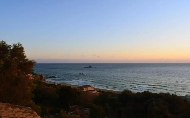 Papadatos Apts With Amazing View - 5mins from the beach