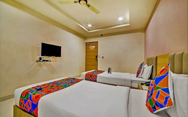 OYO 14745 Veeraj Suites