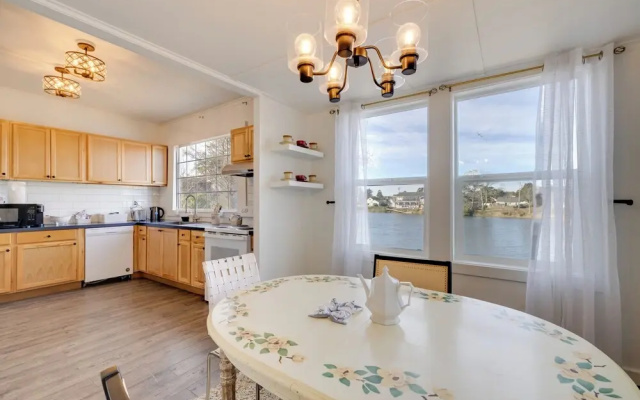Walk to Beach: Riverside Retreat in Seaside!
