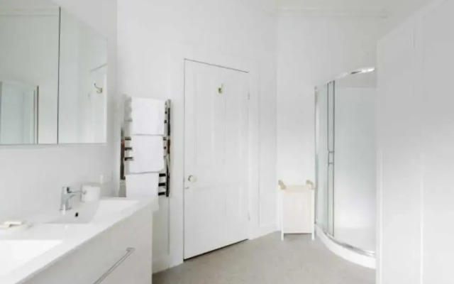 Light-filled Renovated Villa, Walk to Ponsonby Road