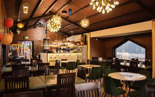 Hotel Palmera Dorada