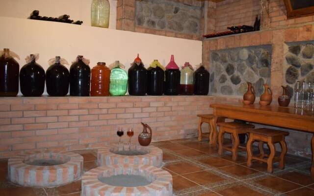 Guesthouse Lago & Wine Cellar