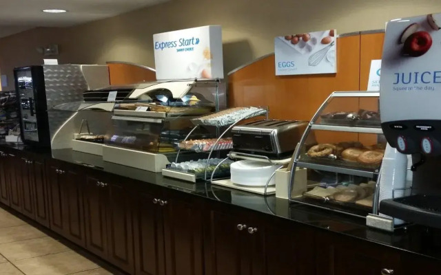 Holiday Inn Express & Suites New Buffalo by IHG