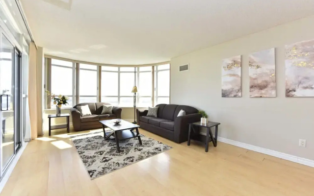 Sarkar Suites - 3888 Duke of York Blvd