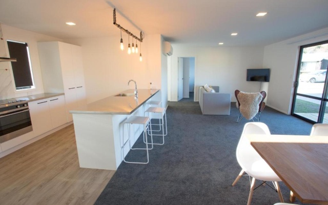 4 - Charming Space, Just a Stone Throw from Central Wanaka – Guest Rooms – Wanaka