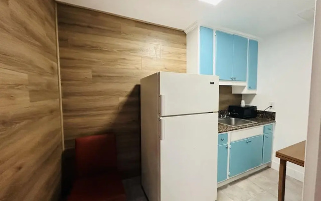 Casa Blanca Inn & Suites