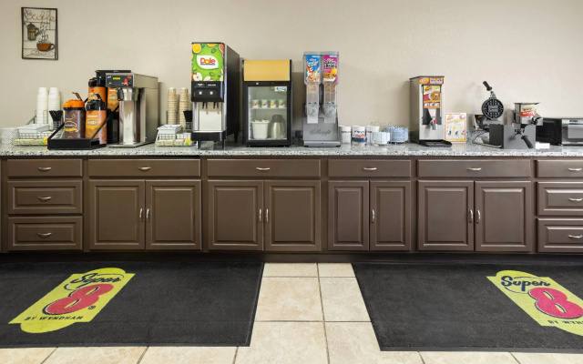 Super 8 by Wyndham Mentor/Cleveland Area