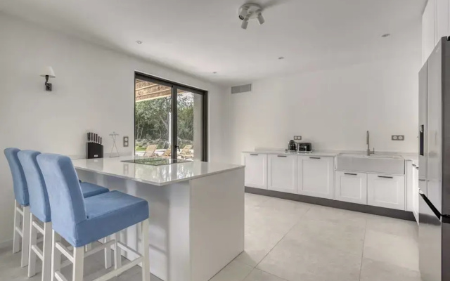 Luxurious Villa Facing the Baie des Canebiers
