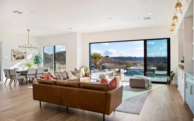 Perfectly On Par 7 Bedroom Home